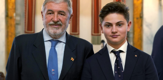 Il sindaco Bucci con il sindaco dei giovani 