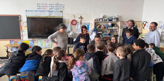 I bimbi della Thouar in classe con gli adulti per capire insieme come passare alla fase pratica del loro progetto