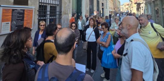 Ritrovo in via Sestri davanti alla sede del Municipio