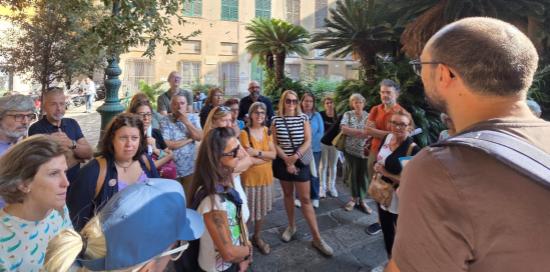 Tappa della passeggiata in piazza Machiavelli