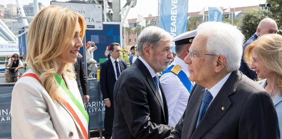 Veliero Amerigo Vespucci-Sindaca Salis saluta il Presidente Mattarella Veliero Amerigo Vespucci-Sindaca Salis saluta il Presidente Mattarella