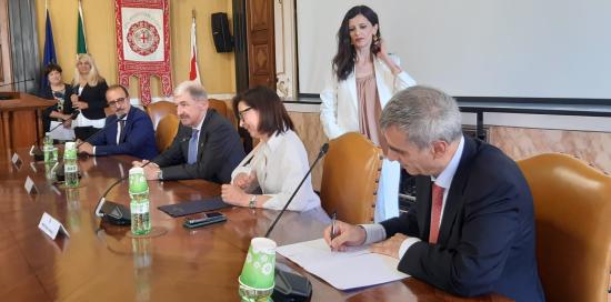 Sottoscrizione protocollo d'intesa lavoro-Firma Robotti