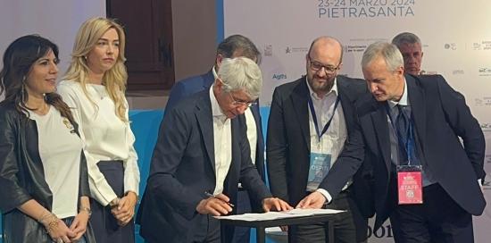 il momento della firma