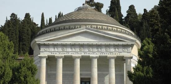 La parte superiore del Pantheon - Cimitero Monumentale di Staglieno La parte superiore del Pantheon - Cimitero Monumentale di Staglieno