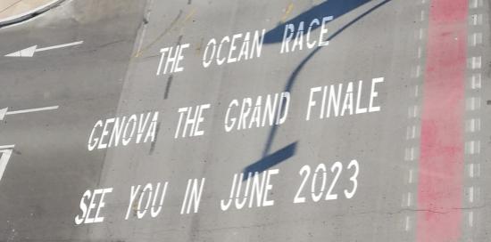 scritta sull'asfalto "the Ocean Race see Genova the Grand Finale you in june 2023 