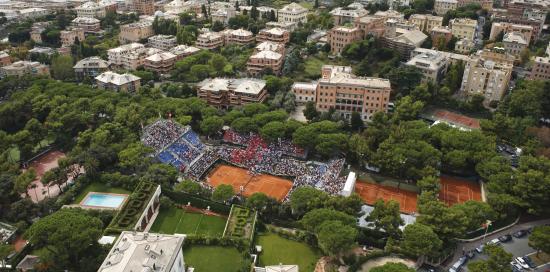 Veduta aerea del parco di Valletta Cambiaso durante l'ultima edizione della Coppa Davis di tennis