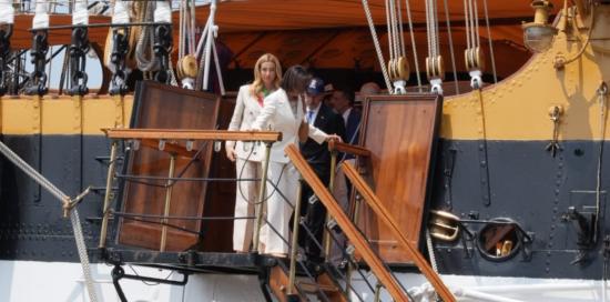 Veliero Amerigo Vespucci-Salis scende da nave