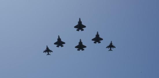 Veliero Amerigo Vespucci-Stormo aerei