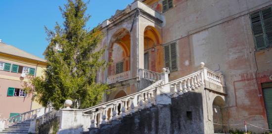 la facciata di Villa Pallavicini di Rivarolo