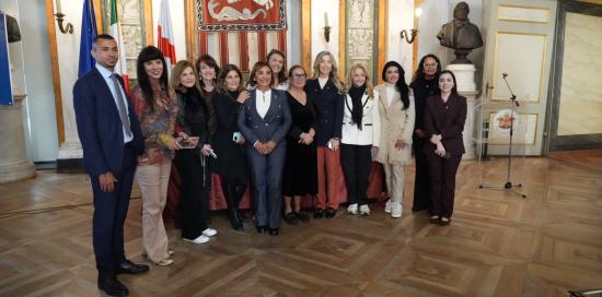 La visita della delegazione brasiliana festeggiata con una foto collettiva nel Salone di Rappresentanza di Palazzo Tursi