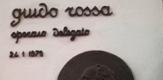 particolare della targa dedicata a guido rossa all'interno dello stabilimento Acciaierie d’Italia di Genova Cornigliano 