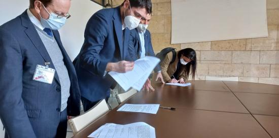 l'assessore Viale e il presidente Anaci al momento della firma del protocollo