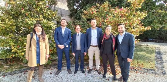 foto di gruppo nel giardino di Palazzo Albini