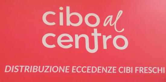 scritta cibo al centro su fondo rosso scritta cibo al centro su fondo rosso