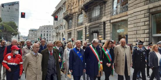 il corteo sfila in via XX Settembre
