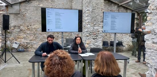 l'assessore Cenci durante la conferenza stampa