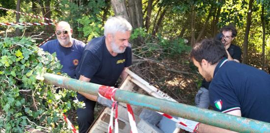 foto volontari al lavoro