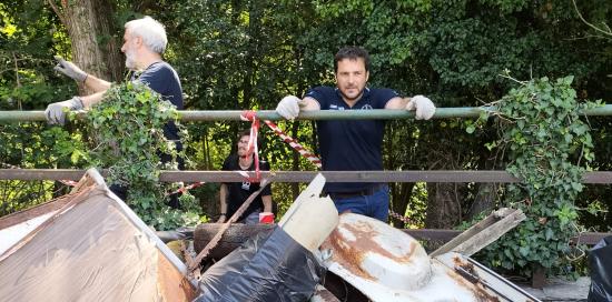foto cumuli rifiuti raccolti