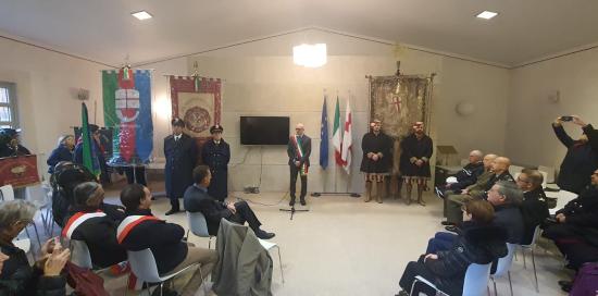 persone durante la cerimonia
