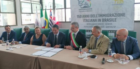 La firma del patto di amicizia