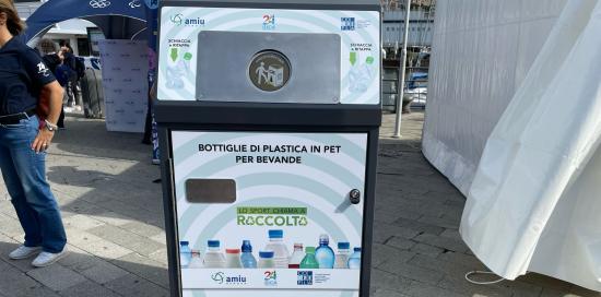 Una foto orizzontale dello Smart Solar Bin