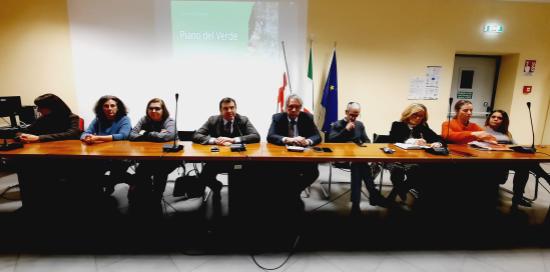 Foto della sala consiliare, intervento dell'assessore Mascia