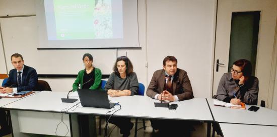 L'assessore Mascia insieme agli uffici tecnici del Comune durante la presentazione in Consiglio di Municipio VIII Medio Levante