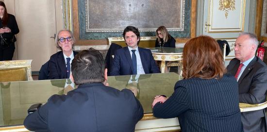 tavolo con ambasciatore