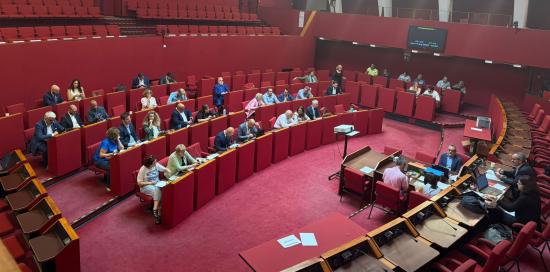 La Sala Rossa di Palazzo Tursi durante una commissione municipale