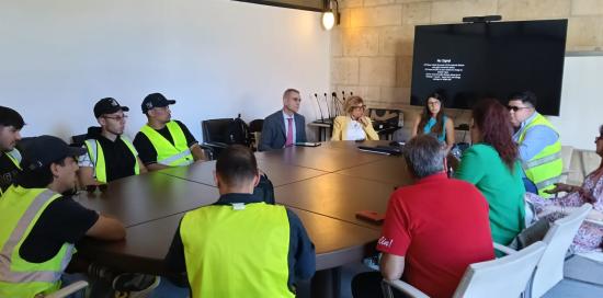 Un momento dell'incontro tra l'assessore Robotti, i sindacati e i lavoratori della Phoenix