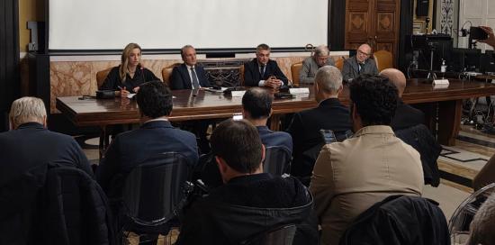 Un momento dell'incontro in Prefettura convocato dal commissario Calogero Mauceri