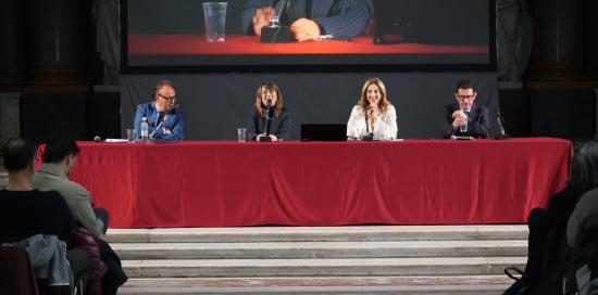 Al tavolo la sindaca Salis, l'assessora Lodi, il segretario generale Criscuolo e il dirigente comunale Cavalli Al tavolo la sindaca Salis, l'assessora Lodi, il segretario generale Criscuolo e il dirigente comunale Cavalli