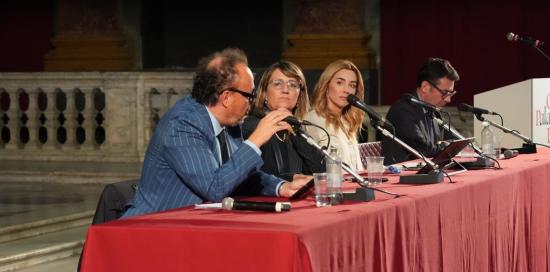 L 'intervento del segretario generale Criscuolo. Accanto a lui l'assessora Lodi e la sindaca Salis L 'intervento del segretario generale Criscuolo. Accanto a lui l'assessora Lodi e la sindaca Salis