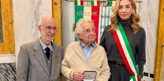 Il presidente di Ilsrec Mino Ronzitti, Gilberto Salmoni, la sindaca Silvia Salis