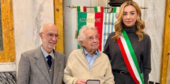 Gilberto Salmoni il 26 gennaio a margine della consegna del Grifo: con lui la sindaca Salis e il presidente di Ilsrec Ronzitti