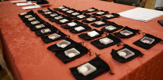 Una "schiera" di Genovini appoggiati prima della consegna ai premiati