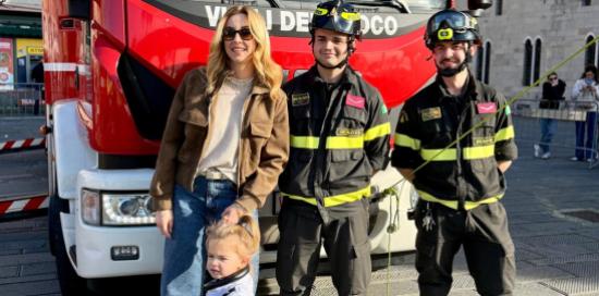 sindaca e vigili del fuoco