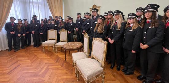I 30 nuovi capitreno in una foto di gruppo nella sede del Comune di Genova di corso Torino I 30 nuovi capitreno in una foto di gruppo nella sede del Comune di Genova di corso Torino