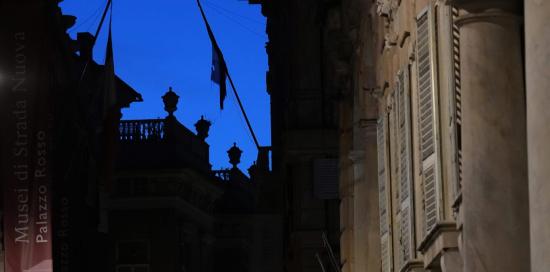 Un'immagine di via Garibaldi con le luci spente