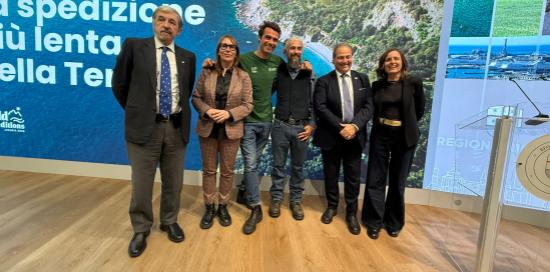 Foto di gruppo con il presidente Bucci, l'assessora Beghin, Tixi e l'assessore Lombardi