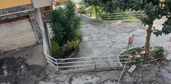 La zona interessata dal crollo del muraglione