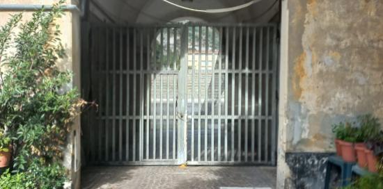 Ingresso lucchettato del parco Gavoglio