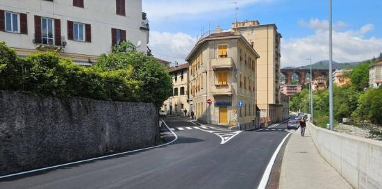 Il tratto di via Lungotorrente Verde riqualificato dall'Amministrazione