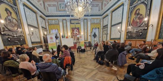 Il Salone di Rappresentanza di Palazzo Tursi in un momento della Agorà del cibo