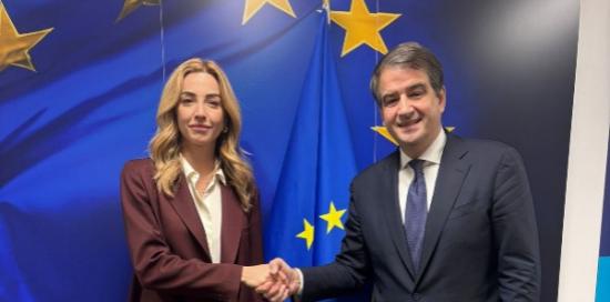 La sindaca di Genova Silvia Salis con il vicepresidente esecutivo della Commissione Europea Raffaele Fitto La sindaca di Genova Silvia Salis con il vicepresidente esecutivo della Commissione Europea Raffaele Fitto