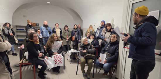 Un gruppo di volontari riceve le istruzioni per procedere alla Rilevazione