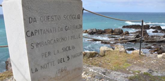 Incisione su stele a Quarto