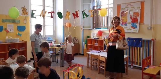 Assessore Marta Brusoni in una scuola dell'infanzia comunale