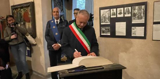 Casibba firma il registro