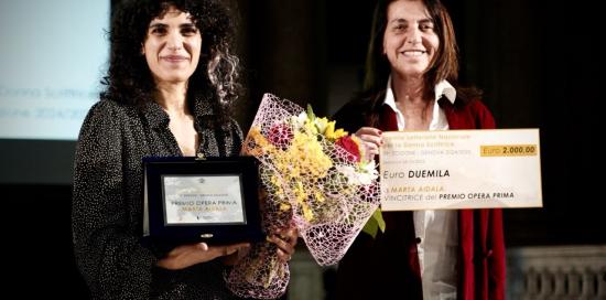 La consegna a Marta Aidala, da parte dell'assessore Rosso, del Premio Opera Prima